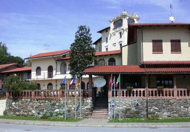 Hotel Ristorante Taverna Verde Piverone Exterior photo