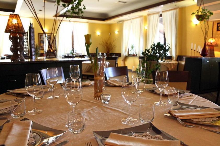 Hotel Ristorante Taverna Verde Piverone Exterior photo