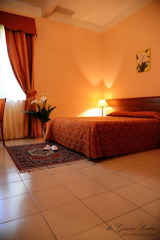 Hotel Ristorante Taverna Verde Piverone Room photo